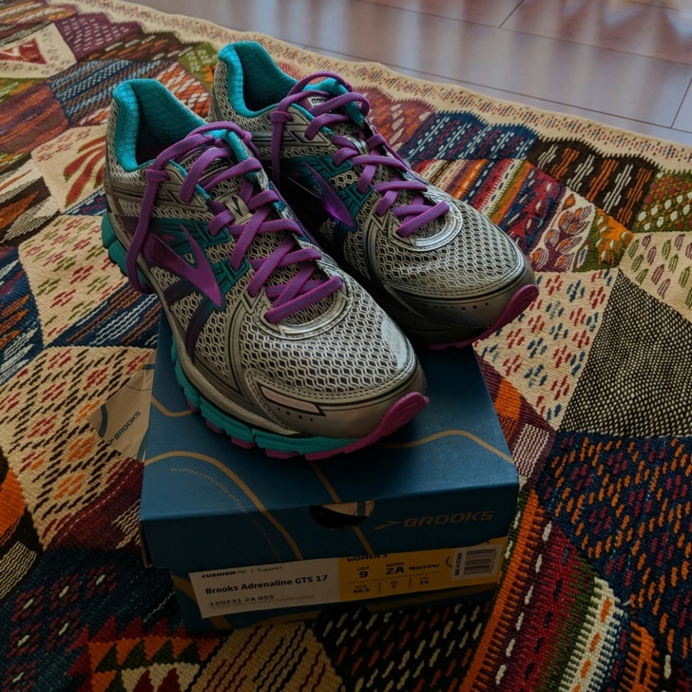 Brooks Adrenaline GTS 17 narrow size 9